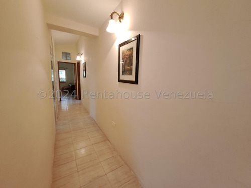 Julio Latouche 25-16262 Casa En Venta Tipo Mediterraneo En Altos De Guataparo Valencia. Amplia, Comoda, Planta Eléctrica A Gas De 16 Kw Y Pozo De Agua,..