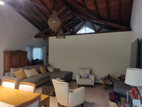 Chalet En Venta En Parque Leloir