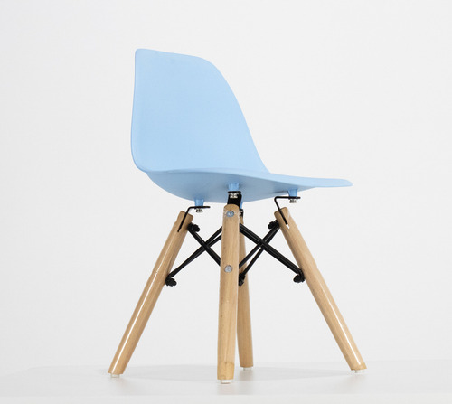 Cadeira Eames Infantil Eiffel Kids Pés De Madeira New Wood Cor Azul-claro