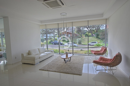 Apartamento En Venta Playa Brava- Ref: 1403