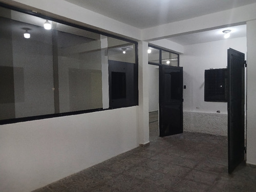 En Venta Casa Con Locales Comerciales