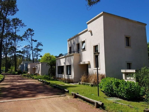 Casa En Venta De 2 Dormitorios En Pinares