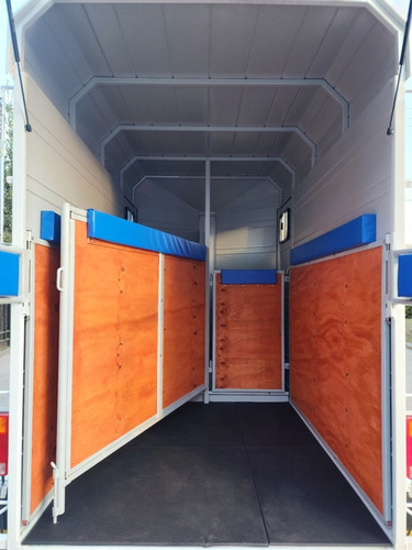 Acoplado Trailer Cerrado Full 2 Caballos Cigueña Piso Goma