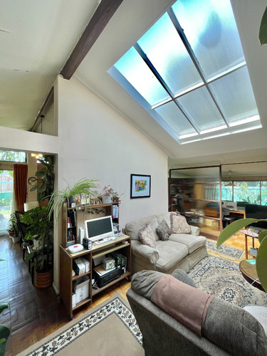 Oportunidad! En Amplio Terreno 370 M2, Manquehue N. - Video!