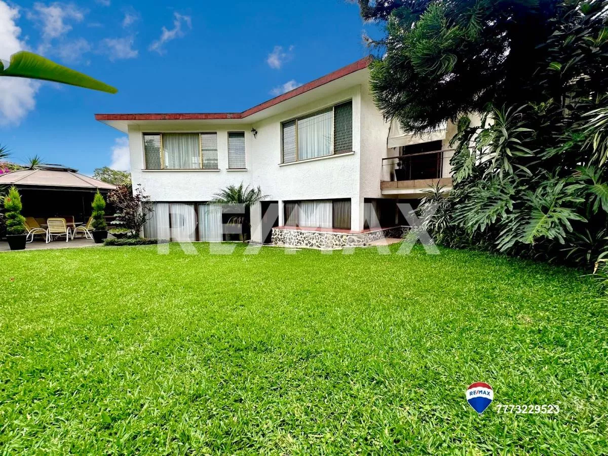 Venta De Casa Sola En Lomas De Atzingo, Cuernavaca, Morelos...clave 3844