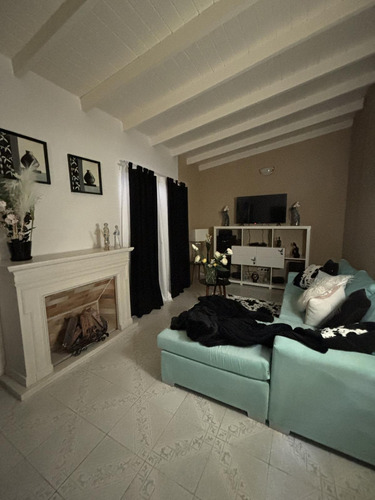 Preciosa Casa En Barrio Parque Sakura!