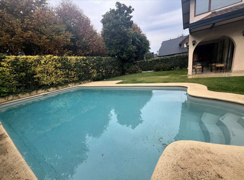 Vende Casa En Condominio Privado En Avda. Gabriela Mistral.