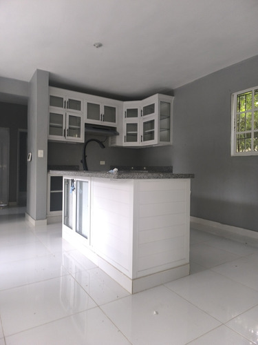 Apartamento De 2 Habitaciones Un Baño Sala Cocina Comedor