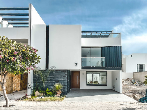 Casa En Preventa Con 4 Recámaras En Lomas De Angelópolis.