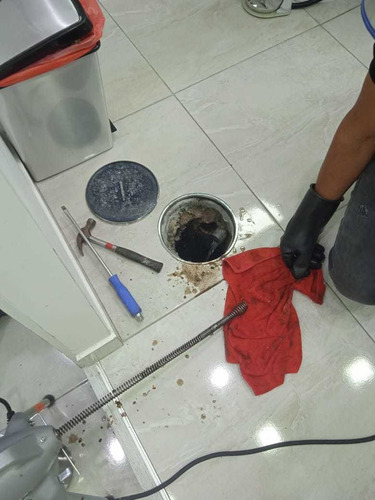 Imagen 4 de 10 de Desatoro Y Limpieza De Desagues Lima Perú