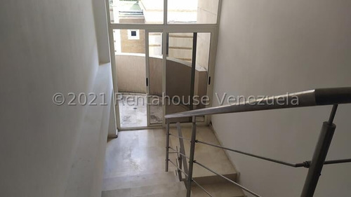 Imagen 6 de 13 de Rmp Se Vende Townhouse En Terrazas Del Country Valencia, Zona Exclusiva, Amplios Espacios En Obra Blanca Para Decorar A Su Gusto.