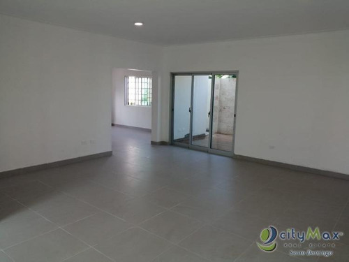 Imagen 6 de 10 de Casa En Venta En La Autopista San Isidro Con Jacuzzi Venta