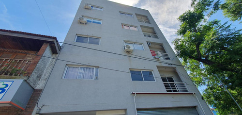 Departamento En Venta De 1 Dormitorio En Av. 31 Entre 66 Y 67, La Plata