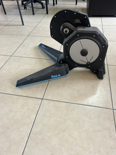 Rodillo De Entrenamiento Fijo Tacx Flux Con Cassette Incluid (Usado)