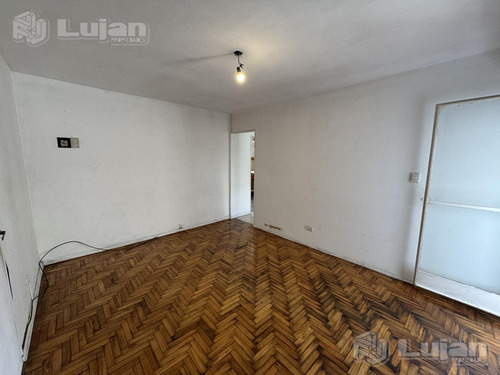 Venta Av Rivadavia Al 8800 2 Ambs Con Balcón !