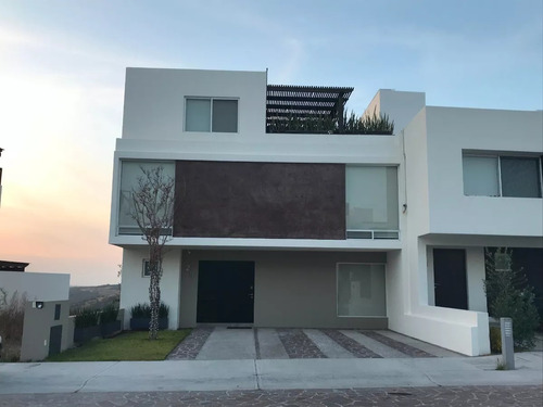 Hermosa Residencia En Cañadas Del Lago, 4 Recámaras, 3 Nivel