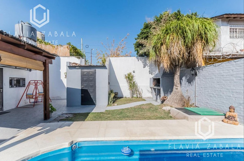 Venta Casa Tres Ambientes Con Pileta Y Jardín En Ituzaingo
