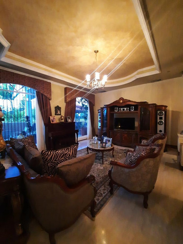 Casa Real Bienes Raíces Vende Majestuosa Casa En Urbanización San Miguel, 1ra Etapa, Maturín