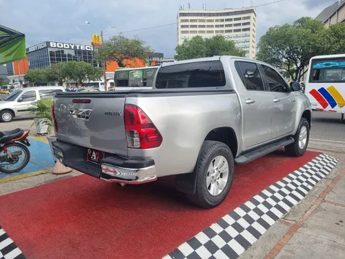 Toyota Hilux 2.4 Mt 4x4 Diésel