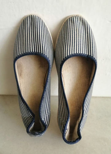 Zapatos Toreritas Color Blanco Con Rayas Azules. Talla 37