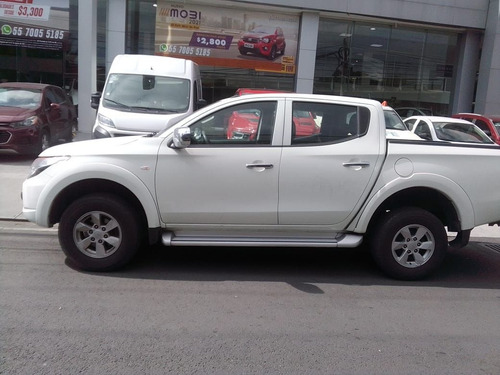 Imagen 2 de 4 de Mitsubishi L200 2018 2.4 Cabina Doble 4x2 Mt