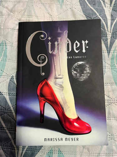 Cinder Cronicas Lunares 1 / Marissa Meyer (Usado)
