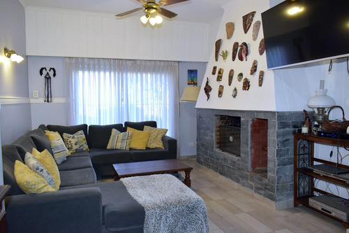 Casa A La Venta En Bella Vista, 6 Ambientes
