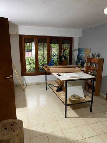 En Venta En Ciudad Jardin En Espectacular Ubicacion Cercana A La Plaza Del Avion Chalet De 6 Ambientes Sobre Lote De 650m2 F: 9507