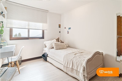 Casa En Venta De 4 Dorm. En Lo Barnechea