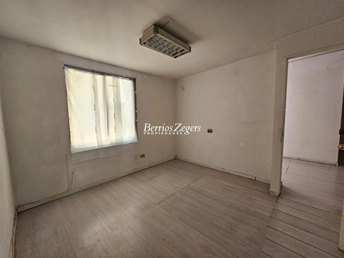Casa En Venta 5 Dormitorios, Estar, Cercana A Metro En Ñuñoa