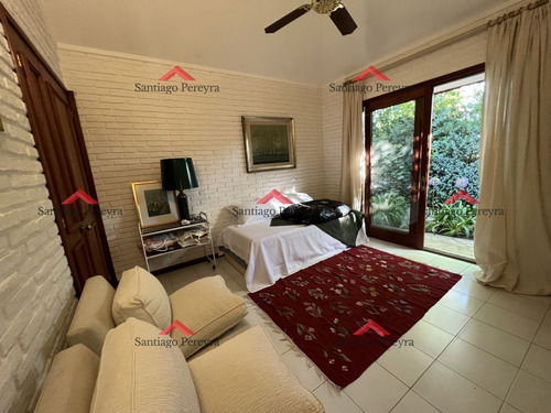 Imagen 11 de 29 de Muy Lindo Chalet Tradicional En Zona Lugano