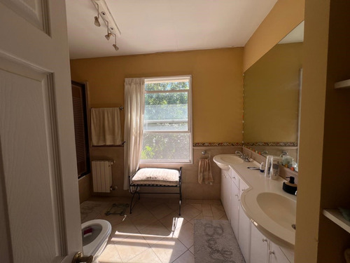 Casa En Venta En Los Jazmines, Pilar Del Este, Pilar