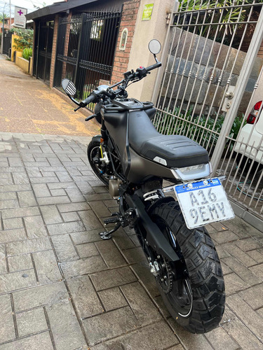 Husqvarna Svartpilen 200 2022