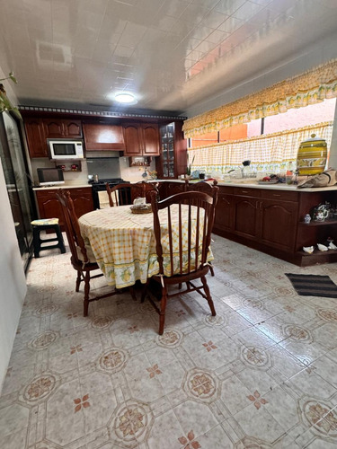 Preciosa Casa Con Seguridad En Jardines De Bellavista, Opción A 4ta Recamara En Planta Baja A Un Excelente Precio!!!