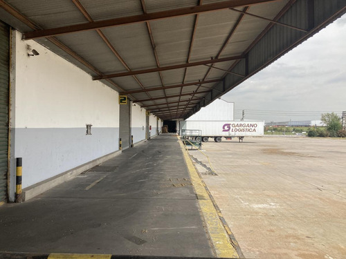 Imagen 8 de 11 de Depósito Y Oficinas Con Racks / Panamericana