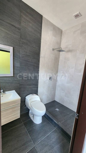 Casa Dentro En Nuevo Desarrollo Con Excelente Ubicación