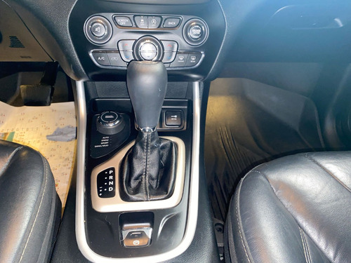 Imagen 17 de 25 de Jeep Cherokee Limited 3.2 2016