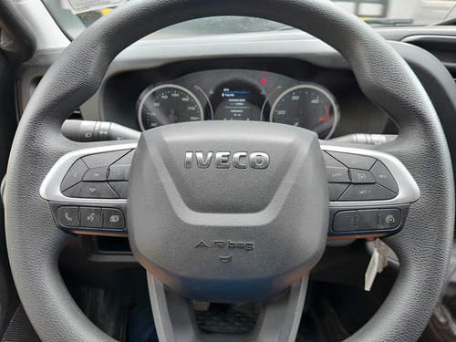 Iveco Daily 35160 2023 Com Baú Alumínio Completa 44 Mil Km