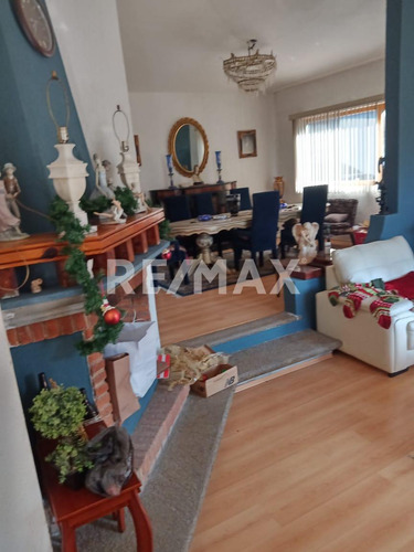 Casa En Avenida De La Rica En Villas Del Meson