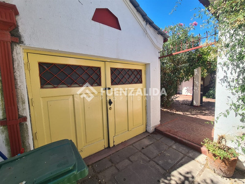 Casa En Venta De 5 Dorm. En Ñuñoa