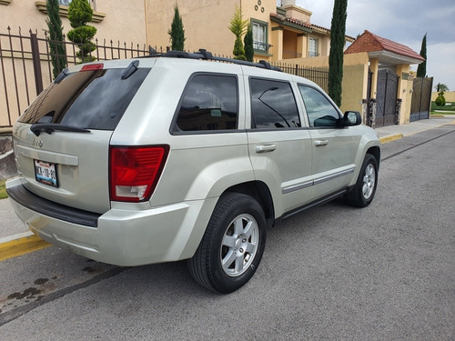 Imagen 2 de 15 de Jeep Grand Cherokee 2010 3.7 Laredo V6 Power Tech 4x2 Mt
