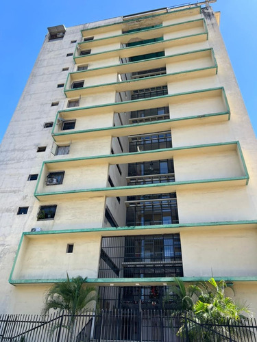 Excelente Apartamento De 88,12m² En La Av. Andrés Bello Del Municipio Libertador. Pbm