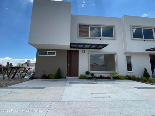 Casa En Venta En Metepec San Salvador Tizatlalli Gis 24-1104