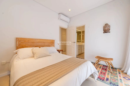 Impecable Residencia 5 Dormitorios, Jardín, Barbacoa Y Piscina En Golf, Punta Del Este