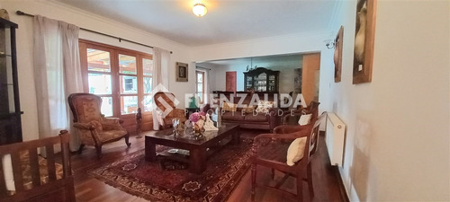 Casa En Venta De 7 Dorm. En La Reina