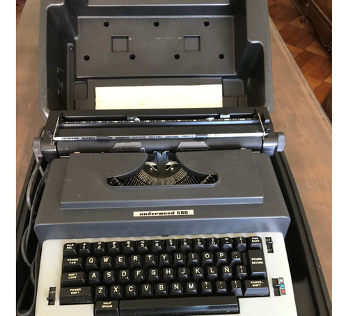Maquina De Escribir Eléctrica Underwood 680