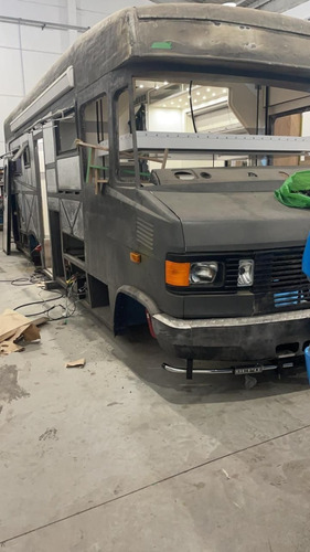 Imagem 9 de 15 de Motorhome Venturacar (semi Pronto)