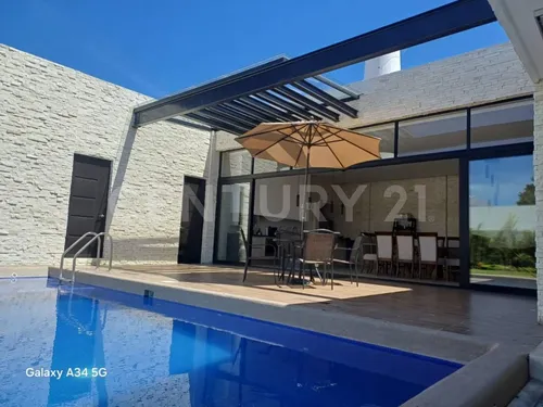 Venta De Casa Nueva, Con Alberca, Amplio Jardín Y 4 Recámaras, Atlixco, Puebla