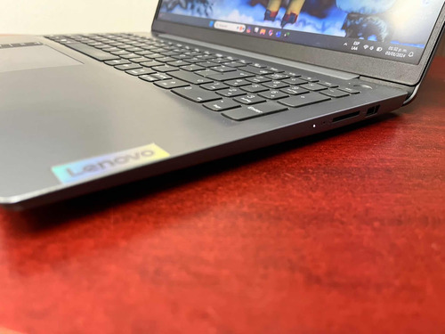 Lapto Lenovo Ideapad 3 15 Corel I7, 8gb Ram Ssd 512gb (Usado)