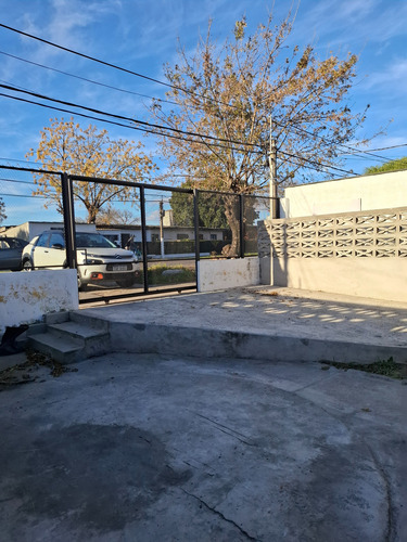 Casa Dos Dormitorios Frente Cochera